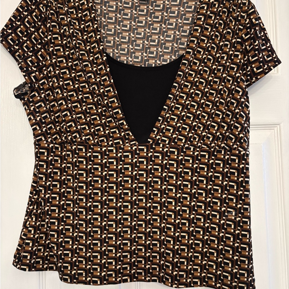 Briggs New York Brown and Cream Fitted Graphic Blouse